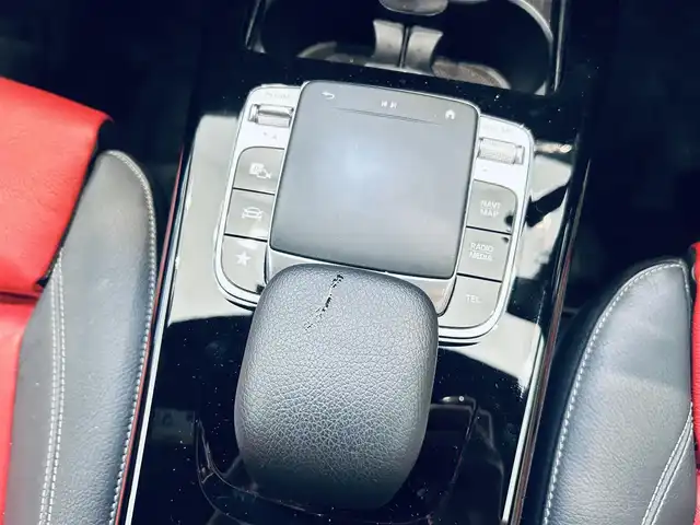 メルセデス・ベンツ Ａ２００ｄ AMGライン 大阪府 2020(令2)年 5.6万km サンイエロー レーダーセーフティP/赤黒革/メモリ付きパワーシート/シートヒーター/純正ナビ/TV/バックカメラ/ACC/純正18インチAW/LEDヘッドライト/アンビエントライト/ブラインドスポット/ワイヤレス充電