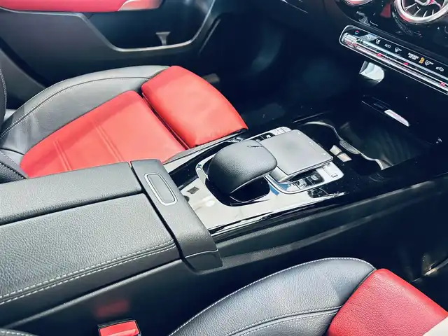 メルセデス・ベンツ Ａ２００ｄ AMGライン 大阪府 2020(令2)年 5.6万km サンイエロー レーダーセーフティP/赤黒革/メモリ付きパワーシート/シートヒーター/純正ナビ/TV/バックカメラ/ACC/純正18インチAW/LEDヘッドライト/アンビエントライト/ブラインドスポット/ワイヤレス充電
