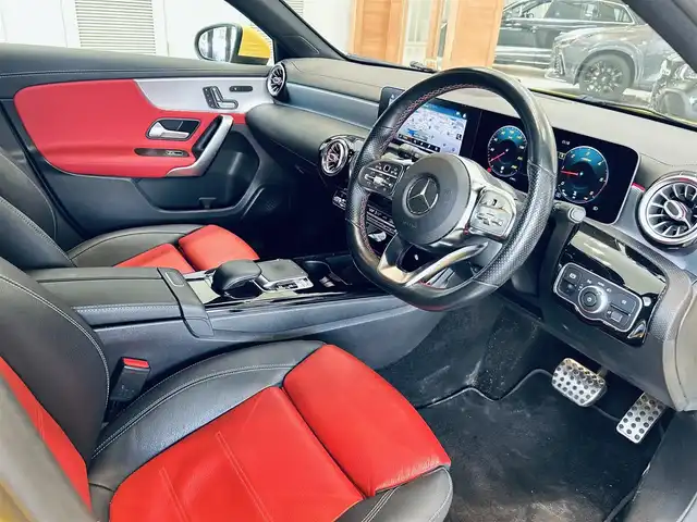メルセデス・ベンツ Ａ２００ｄ AMGライン 大阪府 2020(令2)年 5.6万km サンイエロー レーダーセーフティP/赤黒革/メモリ付きパワーシート/シートヒーター/純正ナビ/TV/バックカメラ/ACC/純正18インチAW/LEDヘッドライト/アンビエントライト/ブラインドスポット/ワイヤレス充電