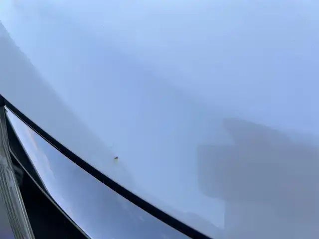 トヨタ ヴェルファイア 2．4Z 三重県 2013(平25)年 14.6万km ホワイトパールクリスタルシャイン 8インチナビ（Bluetooth/地デジTV/CD/DVD/AM/FM/SD）/バックカメラ/パワースライドドア（後席両側）/バックドアイージークローザー/ETC/スペアキー/左右独立温度調整オートエアコン/リアオートエアコン/ナノイー（フロント）/SRSエアバック（運転席/助手席/サイド/カーテン/ニー）/スモーク加飾付HIDヘッドランプ/メッキリング/オートライト/メッキ横桟フロントグリル/開口部台形フロントエアロバンパー/メッキリング付スポーツタイプフロントフォグランプ/サイドクラッディングパネル/リアスポイラー/リアエアロバンパー/スモークレンズLEDリアコンビネーションランプ/メッキバックドアガーニッシュ/マフラーカッター/235/50R18タイヤ/18インチアルミホイール/レッド指針スポーツタイプオプティトロンメーター（自発光式アナログメーター）/ディンプル革巻きステアリングホイール/ダークレッドトリコットシート/リラックスキャプテンシート/マニュアルオットマン/回転式アームレスト/スマートエントリー/スタートシステム/イモビライザー/ブラックエンジンスイッチ