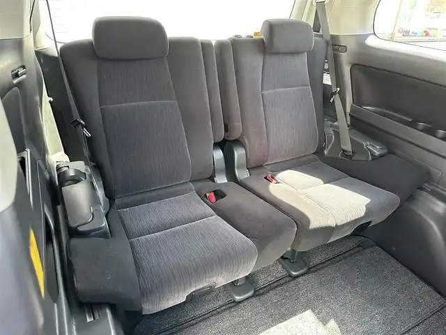 トヨタ ヴェルファイア 2．4Z 三重県 2013(平25)年 14.6万km ホワイトパールクリスタルシャイン 8インチナビ（Bluetooth/地デジTV/CD/DVD/AM/FM/SD）/バックカメラ/パワースライドドア（後席両側）/バックドアイージークローザー/ETC/スペアキー/左右独立温度調整オートエアコン/リアオートエアコン/ナノイー（フロント）/SRSエアバック（運転席/助手席/サイド/カーテン/ニー）/スモーク加飾付HIDヘッドランプ/メッキリング/オートライト/メッキ横桟フロントグリル/開口部台形フロントエアロバンパー/メッキリング付スポーツタイプフロントフォグランプ/サイドクラッディングパネル/リアスポイラー/リアエアロバンパー/スモークレンズLEDリアコンビネーションランプ/メッキバックドアガーニッシュ/マフラーカッター/235/50R18タイヤ/18インチアルミホイール/レッド指針スポーツタイプオプティトロンメーター（自発光式アナログメーター）/ディンプル革巻きステアリングホイール/ダークレッドトリコットシート/リラックスキャプテンシート/マニュアルオットマン/回転式アームレスト/スマートエントリー/スタートシステム/イモビライザー/ブラックエンジンスイッチ