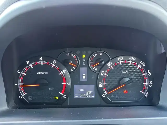 トヨタ ヴェルファイア 2．4Z 三重県 2013(平25)年 14.6万km ホワイトパールクリスタルシャイン 8インチナビ（Bluetooth/地デジTV/CD/DVD/AM/FM/SD）/バックカメラ/パワースライドドア（後席両側）/バックドアイージークローザー/ETC/スペアキー/左右独立温度調整オートエアコン/リアオートエアコン/ナノイー（フロント）/SRSエアバック（運転席/助手席/サイド/カーテン/ニー）/スモーク加飾付HIDヘッドランプ/メッキリング/オートライト/メッキ横桟フロントグリル/開口部台形フロントエアロバンパー/メッキリング付スポーツタイプフロントフォグランプ/サイドクラッディングパネル/リアスポイラー/リアエアロバンパー/スモークレンズLEDリアコンビネーションランプ/メッキバックドアガーニッシュ/マフラーカッター/235/50R18タイヤ/18インチアルミホイール/レッド指針スポーツタイプオプティトロンメーター（自発光式アナログメーター）/ディンプル革巻きステアリングホイール/ダークレッドトリコットシート/リラックスキャプテンシート/マニュアルオットマン/回転式アームレスト/スマートエントリー/スタートシステム/イモビライザー/ブラックエンジンスイッチ