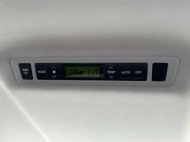 トヨタ ヴェルファイア 2．4Z 三重県 2013(平25)年 14.6万km ホワイトパールクリスタルシャイン 8インチナビ（Bluetooth/地デジTV/CD/DVD/AM/FM/SD）/バックカメラ/パワースライドドア（後席両側）/バックドアイージークローザー/ETC/スペアキー/左右独立温度調整オートエアコン/リアオートエアコン/ナノイー（フロント）/SRSエアバック（運転席/助手席/サイド/カーテン/ニー）/スモーク加飾付HIDヘッドランプ/メッキリング/オートライト/メッキ横桟フロントグリル/開口部台形フロントエアロバンパー/メッキリング付スポーツタイプフロントフォグランプ/サイドクラッディングパネル/リアスポイラー/リアエアロバンパー/スモークレンズLEDリアコンビネーションランプ/メッキバックドアガーニッシュ/マフラーカッター/235/50R18タイヤ/18インチアルミホイール/レッド指針スポーツタイプオプティトロンメーター（自発光式アナログメーター）/ディンプル革巻きステアリングホイール/ダークレッドトリコットシート/リラックスキャプテンシート/マニュアルオットマン/回転式アームレスト/スマートエントリー/スタートシステム/イモビライザー/ブラックエンジンスイッチ
