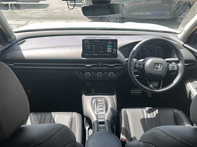 ホンダ ＺＲ－Ｖ ハイブリッド e:HEV Z 静岡県 2023(令5)年 1.9万km プラチナホワイトパール 純正ディスプレイオーディオ/・Bluetooth/・フルセグＴＶ/・ＵＳＢ/・スマホ連携/主要装備/・BOSEプレミアムサウンド/・衝突軽減/・レーンキープ/・追従クルコン/・コーナーセンサー前後/・全方位カメラ/・BSM/・パワーバックドア/・ワイヤレス充電/・ETC2.0/・レザーシート/・パワーシート/・シートヒーター/・ハンドルヒーター/・純正フロアマット/・純正アルミホイール