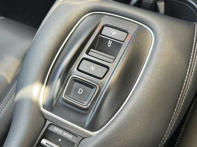 ホンダ ＺＲ－Ｖ ハイブリッド e:HEV Z 静岡県 2023(令5)年 1.9万km プラチナホワイトパール 純正ディスプレイオーディオ/・Bluetooth/・フルセグＴＶ/・ＵＳＢ/・スマホ連携/主要装備/・BOSEプレミアムサウンド/・衝突軽減/・レーンキープ/・追従クルコン/・コーナーセンサー前後/・全方位カメラ/・BSM/・パワーバックドア/・ワイヤレス充電/・ETC2.0/・レザーシート/・パワーシート/・シートヒーター/・ハンドルヒーター/・純正フロアマット/・純正アルミホイール