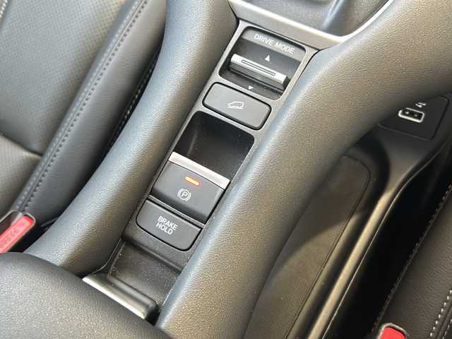 ホンダ ＺＲ－Ｖ ハイブリッド e:HEV Z 静岡県 2023(令5)年 1.9万km プラチナホワイトパール 純正ディスプレイオーディオ/・Bluetooth/・フルセグＴＶ/・ＵＳＢ/・スマホ連携/主要装備/・BOSEプレミアムサウンド/・衝突軽減/・レーンキープ/・追従クルコン/・コーナーセンサー前後/・全方位カメラ/・BSM/・パワーバックドア/・ワイヤレス充電/・ETC2.0/・レザーシート/・パワーシート/・シートヒーター/・ハンドルヒーター/・純正フロアマット/・純正アルミホイール