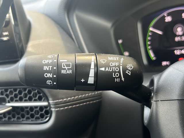 ホンダ ＺＲ－Ｖ ハイブリッド e:HEV Z 静岡県 2023(令5)年 1.9万km プラチナホワイトパール 純正ディスプレイオーディオ/・Bluetooth/・フルセグＴＶ/・ＵＳＢ/・スマホ連携/主要装備/・BOSEプレミアムサウンド/・衝突軽減/・レーンキープ/・追従クルコン/・コーナーセンサー前後/・全方位カメラ/・BSM/・パワーバックドア/・ワイヤレス充電/・ETC2.0/・レザーシート/・パワーシート/・シートヒーター/・ハンドルヒーター/・純正フロアマット/・純正アルミホイール