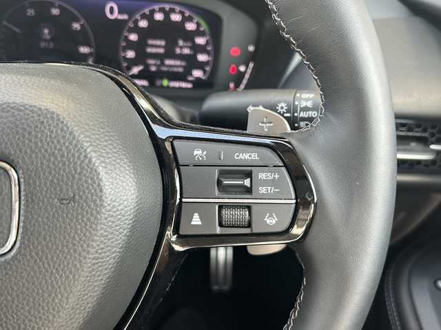 ホンダ ＺＲ－Ｖ ハイブリッド e:HEV Z 静岡県 2023(令5)年 1.9万km プラチナホワイトパール 純正ディスプレイオーディオ/・Bluetooth/・フルセグＴＶ/・ＵＳＢ/・スマホ連携/主要装備/・BOSEプレミアムサウンド/・衝突軽減/・レーンキープ/・追従クルコン/・コーナーセンサー前後/・全方位カメラ/・BSM/・パワーバックドア/・ワイヤレス充電/・ETC2.0/・レザーシート/・パワーシート/・シートヒーター/・ハンドルヒーター/・純正フロアマット/・純正アルミホイール