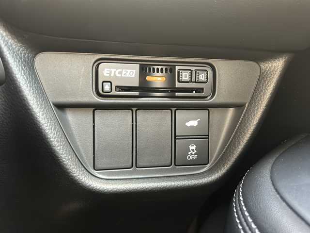 ホンダ ＺＲ－Ｖ ハイブリッド e:HEV Z 静岡県 2023(令5)年 1.9万km プラチナホワイトパール 純正ディスプレイオーディオ/・Bluetooth/・フルセグＴＶ/・ＵＳＢ/・スマホ連携/主要装備/・BOSEプレミアムサウンド/・衝突軽減/・レーンキープ/・追従クルコン/・コーナーセンサー前後/・全方位カメラ/・BSM/・パワーバックドア/・ワイヤレス充電/・ETC2.0/・レザーシート/・パワーシート/・シートヒーター/・ハンドルヒーター/・純正フロアマット/・純正アルミホイール