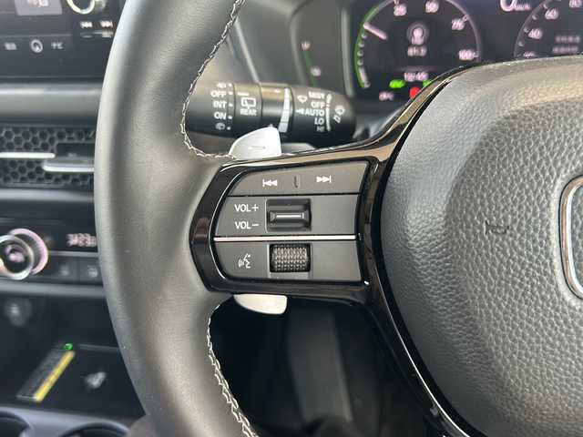 ホンダ ＺＲ－Ｖ ハイブリッド e:HEV Z 静岡県 2023(令5)年 1.9万km プラチナホワイトパール 純正ディスプレイオーディオ/・Bluetooth/・フルセグＴＶ/・ＵＳＢ/・スマホ連携/主要装備/・BOSEプレミアムサウンド/・衝突軽減/・レーンキープ/・追従クルコン/・コーナーセンサー前後/・全方位カメラ/・BSM/・パワーバックドア/・ワイヤレス充電/・ETC2.0/・レザーシート/・パワーシート/・シートヒーター/・ハンドルヒーター/・純正フロアマット/・純正アルミホイール