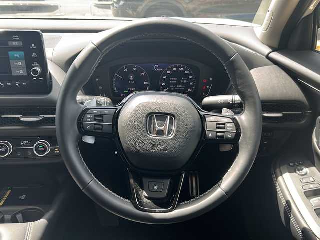 ホンダ ＺＲ－Ｖ ハイブリッド e:HEV Z 静岡県 2023(令5)年 1.9万km プラチナホワイトパール 純正ディスプレイオーディオ/・Bluetooth/・フルセグＴＶ/・ＵＳＢ/・スマホ連携/主要装備/・BOSEプレミアムサウンド/・衝突軽減/・レーンキープ/・追従クルコン/・コーナーセンサー前後/・全方位カメラ/・BSM/・パワーバックドア/・ワイヤレス充電/・ETC2.0/・レザーシート/・パワーシート/・シートヒーター/・ハンドルヒーター/・純正フロアマット/・純正アルミホイール