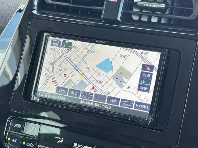 トヨタ プリウス S 静岡県 2020(令2)年 4.6万km アティチュードブラックマイカ 後期型/トヨタセーフティセンス/ケンウッドナビ/ＢＴオーディオ/ＣＤ再/バックカメラ/ＥＴＣ/ドアバイザー/レーダークルーズ/ＰＫＳＢ/ＬＥＤヘッドライト/ボンネット＆ルーフラッピング済み/スマートキー２本