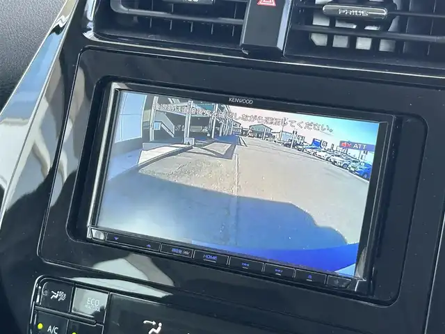 トヨタ プリウス S 静岡県 2020(令2)年 4.6万km アティチュードブラックマイカ 後期型/トヨタセーフティセンス/ケンウッドナビ/ＢＴオーディオ/ＣＤ再/バックカメラ/ＥＴＣ/ドアバイザー/レーダークルーズ/ＰＫＳＢ/ＬＥＤヘッドライト/ボンネット＆ルーフラッピング済み/スマートキー２本