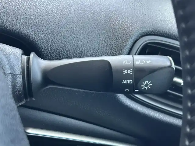 トヨタ プリウス S 静岡県 2020(令2)年 4.6万km アティチュードブラックマイカ 後期型/トヨタセーフティセンス/ケンウッドナビ/ＢＴオーディオ/ＣＤ再/バックカメラ/ＥＴＣ/ドアバイザー/レーダークルーズ/ＰＫＳＢ/ＬＥＤヘッドライト/ボンネット＆ルーフラッピング済み/スマートキー２本