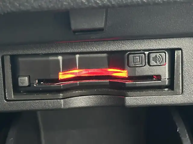 トヨタ アルファード S タイプゴールド 熊本県 2021(令3)年 3.9万km ホワイトパールクリスタルシャイン サンルーフ　/純正ナビ（ＣＤ・ＤＶＤ・フルセグ・ＢＴ）/純正12.1型フリップダウンモニター/バックカメラ　/ビルトインＥＴＣ　/両側パワースライドドア　/前後クリアランスソナー　/パワーバックドア　/デジタルインナーミラー　/トヨタセーフティーセンス/・プリクラッシュセーフティ/・レーンキープアシスト/・ブラインドスポットモニター/・リアクロストラフィックアラート/・駐車時支援パーキングサポートシステム/・ロードサインアシスト/・アダブティブクルーズコントロール/・オートハイビーム/横滑り防止/電動パーキングブレーキ/ブレーキホールド/ハーフレザーシート/社外フロアマット/純正１８インチAW/オートライト/LEDヘッドライト/フォグライト/スマートキー/プッシュスタート/保証書/取扱説明書