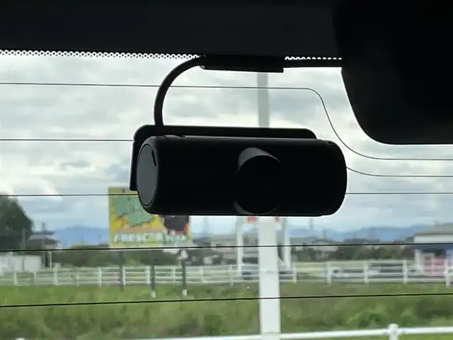 ホンダ ステップワゴン スパーダ eHEV 熊本県 2022(令4)年 3万km プラチナホワイトパール 純正11.4インチメモリーナビゲーション/・フルセグTV/CD/DVD/SD/Bluetooth/純正フリップダウンモニター/バックカメラ/前後ドライブレコーダー/ビルトインETC/両側パワースライドドア/電子パーキングブレーキ/BRAKE HOLD機能/パワーテールゲート/後席エアコン/ハーフレザーシート/DN席シートヒーター/2列目オットマン/後席サンシェード/ISOFIX対応/パドルシフト/革巻きステアリング/ステアリングリモコン/純正16インチアルミホイール/純正LEDヘッドライト/・オートマチックハイビーム/純正LEDフォグランプ/純正フロアマット/純正ドアバイザ―/新車保証書/スペアキー１本/ホンダセンシング/・アダプティブクルーズコントロール/・衝突被害軽減ブレーキ/・先行車発進お知らせ機能/・路外逸脱抑制機能/・ブラインドスポットインフォメーション/・標識認識機能/・パーキングセンサーシステム