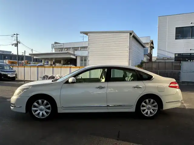 日産 ティアナ 250XV 宮城県 2008(平20)年 3.8万km ホワイトパール ・純正ナビ/（フルセグTV/Bluetooth/CD/DVD/AUX)/・バックカメラ/・前席パワーシート/・運転席メモリーシート/・助手席オットマン/・電動格納ウィンカーミラー/・HIDライト/・フロントフォグランプ/・オートライト/・革ステアリング/・ステアリングスイッチ/・ETC/・ISOFIX/・リアプライバシーガラス/・バイザー/・純正17インチアルミホイール/・Wエアバッグ/ABS/・フロアマット/・スマートキー/・スペアキー×1/・保証書/・取扱説明書