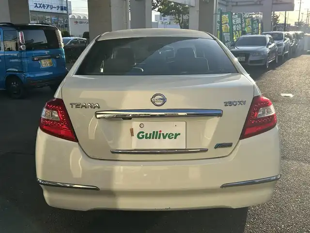 日産 ティアナ 250XV 宮城県 2008(平20)年 3.8万km ホワイトパール ・純正ナビ/（フルセグTV/Bluetooth/CD/DVD/AUX)/・バックカメラ/・前席パワーシート/・運転席メモリーシート/・助手席オットマン/・電動格納ウィンカーミラー/・HIDライト/・フロントフォグランプ/・オートライト/・革ステアリング/・ステアリングスイッチ/・ETC/・ISOFIX/・リアプライバシーガラス/・バイザー/・純正17インチアルミホイール/・Wエアバッグ/ABS/・フロアマット/・スマートキー/・スペアキー×1/・保証書/・取扱説明書
