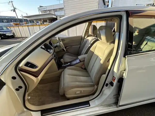 日産 ティアナ 250XV 宮城県 2008(平20)年 3.8万km ホワイトパール ・純正ナビ/（フルセグTV/Bluetooth/CD/DVD/AUX)/・バックカメラ/・前席パワーシート/・運転席メモリーシート/・助手席オットマン/・電動格納ウィンカーミラー/・HIDライト/・フロントフォグランプ/・オートライト/・革ステアリング/・ステアリングスイッチ/・ETC/・ISOFIX/・リアプライバシーガラス/・バイザー/・純正17インチアルミホイール/・Wエアバッグ/ABS/・フロアマット/・スマートキー/・スペアキー×1/・保証書/・取扱説明書