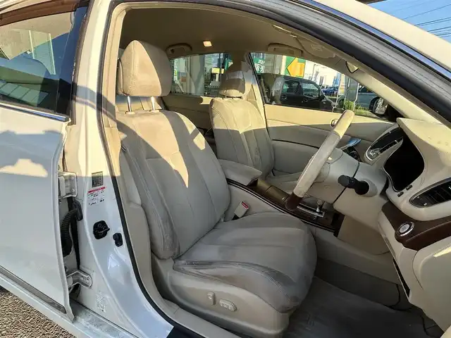 日産 ティアナ 250XV 宮城県 2008(平20)年 3.8万km ホワイトパール ・純正ナビ/（フルセグTV/Bluetooth/CD/DVD/AUX)/・バックカメラ/・前席パワーシート/・運転席メモリーシート/・助手席オットマン/・電動格納ウィンカーミラー/・HIDライト/・フロントフォグランプ/・オートライト/・革ステアリング/・ステアリングスイッチ/・ETC/・ISOFIX/・リアプライバシーガラス/・バイザー/・純正17インチアルミホイール/・Wエアバッグ/ABS/・フロアマット/・スマートキー/・スペアキー×1/・保証書/・取扱説明書