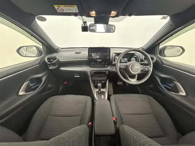 トヨタ ヤリス Z 道央・札幌 2021(令3)年 1.2万km ブラック/アバンギャルドブロンズメタリック ・４WD/・寒冷地仕様/・純正ディスプレイオーディオ/　BT/USB/miracast/・ビルトインETC/・トヨタセーフティセンス/・プリクラッシュセーフティ/・レーダークルーズコントロール/・レーントレーシングアシスト/・ブラインドスポットモニター/・クリアランスソナー/・リヤクロストラフィックアラート/・パーキングサポートブレーキ/・ロードサインアシスト/・オートハイビーム/・前席シートヒーター/・LEDヘッドライト/・フォグライト/・オートライト/・プッシュスタート/・スマートキー/・純正フロアマット/・ドアバイザー