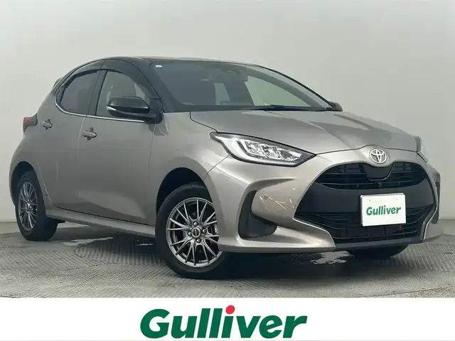 トヨタ ヤリス Z 道央・札幌 2021(令3)年 1.2万km ブラック/アバンギャルドブロンズメタリック ・４WD/・寒冷地仕様/・純正ディスプレイオーディオ/　BT/USB/miracast/・ビルトインETC/・トヨタセーフティセンス/・プリクラッシュセーフティ/・レーダークルーズコントロール/・レーントレーシングアシスト/・ブラインドスポットモニター/・クリアランスソナー/・リヤクロストラフィックアラート/・パーキングサポートブレーキ/・ロードサインアシスト/・オートハイビーム/・前席シートヒーター/・LEDヘッドライト/・フォグライト/・オートライト/・プッシュスタート/・スマートキー/・純正フロアマット/・ドアバイザー