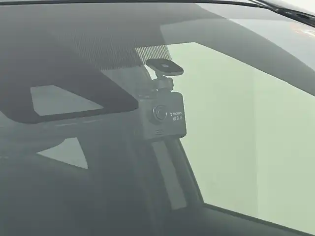 トヨタ ヤリス Z 道央・札幌 2021(令3)年 1.2万km ブラック/アバンギャルドブロンズメタリック ・４WD/・寒冷地仕様/・純正ディスプレイオーディオ/　BT/USB/miracast/・ビルトインETC/・トヨタセーフティセンス/・プリクラッシュセーフティ/・レーダークルーズコントロール/・レーントレーシングアシスト/・ブラインドスポットモニター/・クリアランスソナー/・リヤクロストラフィックアラート/・パーキングサポートブレーキ/・ロードサインアシスト/・オートハイビーム/・前席シートヒーター/・LEDヘッドライト/・フォグライト/・オートライト/・プッシュスタート/・スマートキー/・純正フロアマット/・ドアバイザー