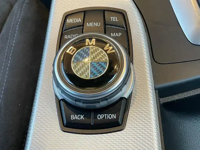 ＢＭＷ ３２０ｉ グランツーリスモ Mスポーツ 鹿児島県 2015(平27)年 8.2万km 白 禁煙車/純正ナビ/Bluetooth/CD/DVD/バックカメラ/ETC/USB入力端子/パワーシート/ドライブレコーダー/社外フロアマット/横滑り防止装置/レーンキープアシスト/オートライト/保証書/取扱説明書