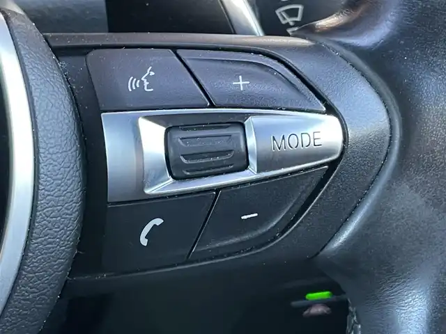 ＢＭＷ ３２０ｉ グランツーリスモ Mスポーツ 鹿児島県 2015(平27)年 8.2万km 白 禁煙車/純正ナビ/Bluetooth/CD/DVD/バックカメラ/ETC/USB入力端子/パワーシート/ドライブレコーダー/社外フロアマット/横滑り防止装置/レーンキープアシスト/オートライト/保証書/取扱説明書