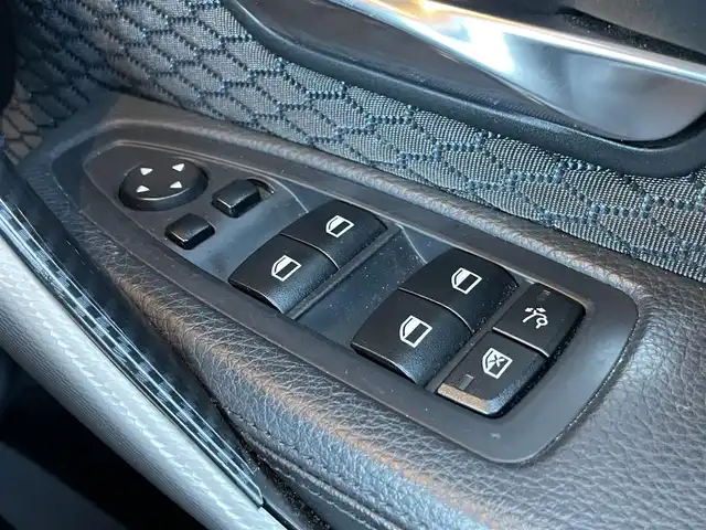 ＢＭＷ ３２０ｉ グランツーリスモ Mスポーツ 鹿児島県 2015(平27)年 8.2万km 白 禁煙車/純正ナビ/Bluetooth/CD/DVD/バックカメラ/ETC/USB入力端子/パワーシート/ドライブレコーダー/社外フロアマット/横滑り防止装置/レーンキープアシスト/オートライト/保証書/取扱説明書