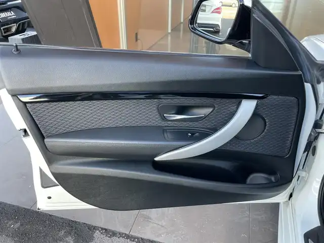 ＢＭＷ ３２０ｉ グランツーリスモ Mスポーツ 鹿児島県 2015(平27)年 8.2万km 白 禁煙車/純正ナビ/Bluetooth/CD/DVD/バックカメラ/ETC/USB入力端子/パワーシート/ドライブレコーダー/社外フロアマット/横滑り防止装置/レーンキープアシスト/オートライト/保証書/取扱説明書