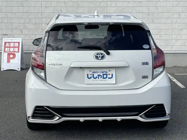 トヨタ アクア G G’s 佐賀県 2015(平27)年 12.4万km ライムホワイトパールクリスタルシャイン こちらは現金またはオートローンご利用時の価格です/自社ローンご希望の方は別途その旨お申付け下さい/禁煙車　/ライムホワイト　/専用フロントバンパー　/専用ＬＥＤライト　/専用シート　/専用１７インチアルミ　/純正ナビ ＴＶ ＢＴオーディオ ＤＶＤ ＣＤ　/バックカメラ　/ビルトインＥＴＣ