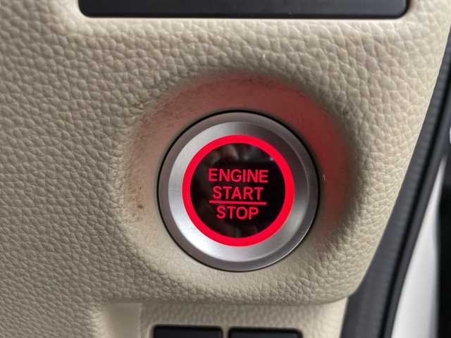 ホンダ Ｎ ＢＯＸ G L ホンダセンシング 岐阜県 2020(令2)年 5.8万km プラチナホワイトパール 社外7インチSDナビ【NXR16II】/FM AM/USB/Bluetooth/CD DVD/AUX/ステアリングリモコン/ビルトインETC/シートヒーター(D/N席)/LEDヘッドライト/オートライト/プッシュスタート/スマートキー/スペアキー有り/レーダークルーズコントロール/レーンキープアシスト/車線逸脱警報/衝突被害軽減機能/横滑り防止装置/ドアバイザー/純正フロアマット/電動格納ミラー/片側パワースライドドア