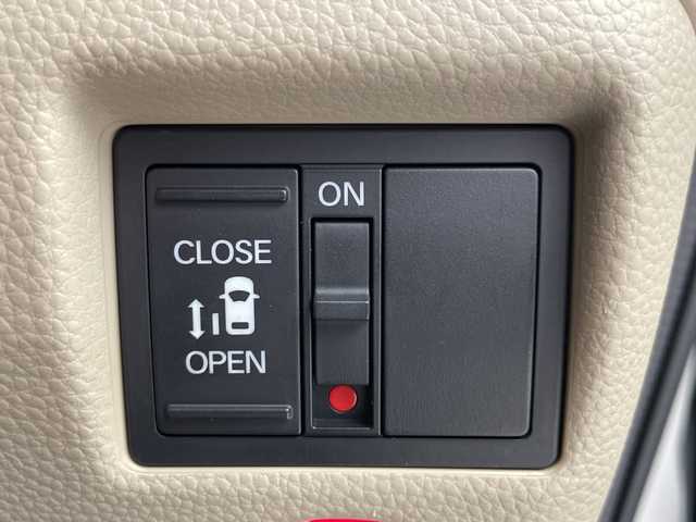 ホンダ Ｎ ＢＯＸ G L ホンダセンシング 岐阜県 2020(令2)年 5.8万km プラチナホワイトパール 社外7インチSDナビ【NXR16II】/FM AM/USB/Bluetooth/CD DVD/AUX/ステアリングリモコン/ビルトインETC/シートヒーター(D/N席)/LEDヘッドライト/オートライト/プッシュスタート/スマートキー/スペアキー有り/レーダークルーズコントロール/レーンキープアシスト/車線逸脱警報/衝突被害軽減機能/横滑り防止装置/ドアバイザー/純正フロアマット/電動格納ミラー/片側パワースライドドア