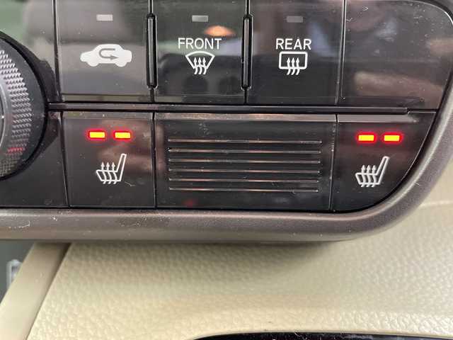 ホンダ Ｎ ＢＯＸ G L ホンダセンシング 岐阜県 2020(令2)年 5.8万km プラチナホワイトパール 社外7インチSDナビ【NXR16II】/FM AM/USB/Bluetooth/CD DVD/AUX/ステアリングリモコン/ビルトインETC/シートヒーター(D/N席)/LEDヘッドライト/オートライト/プッシュスタート/スマートキー/スペアキー有り/レーダークルーズコントロール/レーンキープアシスト/車線逸脱警報/衝突被害軽減機能/横滑り防止装置/ドアバイザー/純正フロアマット/電動格納ミラー/片側パワースライドドア