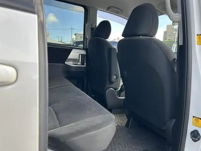 トヨタ ノア X スペシャルエディション 沖縄県 2013(平25)年 7万km ホワイトパールクリスタルシャイン (株)IDOMが運営する【じしゃロンコザ店】の自社ローン専用車両になりますこちらは現金またはオートローンご利用時の価格です。自社ローンご希望の方は別途その旨お申付け下さい/純正ナビ　/フルセグＴＶ/Ｂｌｕｅｔｏｏｔｈ接続　/バックカメラ　/両側パワースライドドア　/純正フロアマット　/純正アルミホイール　/オートライト　/キセノンライト　/プッシュスタート　/スマートキー