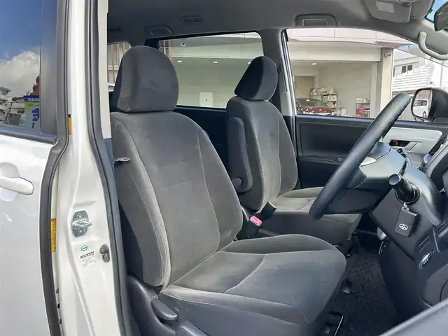 トヨタ ノア X スペシャルエディション 沖縄県 2013(平25)年 7万km ホワイトパールクリスタルシャイン (株)IDOMが運営する【じしゃロンコザ店】の自社ローン専用車両になりますこちらは現金またはオートローンご利用時の価格です。自社ローンご希望の方は別途その旨お申付け下さい/純正ナビ　/フルセグＴＶ/Ｂｌｕｅｔｏｏｔｈ接続　/バックカメラ　/両側パワースライドドア　/純正フロアマット　/純正アルミホイール　/オートライト　/キセノンライト　/プッシュスタート　/スマートキー