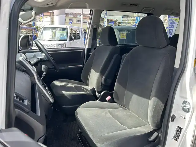 トヨタ ノア X スペシャルエディション 沖縄県 2013(平25)年 7万km ホワイトパールクリスタルシャイン (株)IDOMが運営する【じしゃロンコザ店】の自社ローン専用車両になりますこちらは現金またはオートローンご利用時の価格です。自社ローンご希望の方は別途その旨お申付け下さい/純正ナビ　/フルセグＴＶ/Ｂｌｕｅｔｏｏｔｈ接続　/バックカメラ　/両側パワースライドドア　/純正フロアマット　/純正アルミホイール　/オートライト　/キセノンライト　/プッシュスタート　/スマートキー