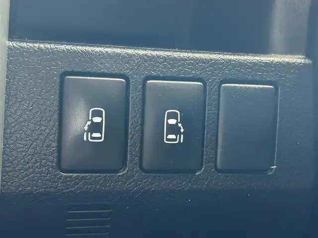 トヨタ ノア X スペシャルエディション 沖縄県 2013(平25)年 7万km ホワイトパールクリスタルシャイン (株)IDOMが運営する【じしゃロンコザ店】の自社ローン専用車両になりますこちらは現金またはオートローンご利用時の価格です。自社ローンご希望の方は別途その旨お申付け下さい/純正ナビ　/フルセグＴＶ/Ｂｌｕｅｔｏｏｔｈ接続　/バックカメラ　/両側パワースライドドア　/純正フロアマット　/純正アルミホイール　/オートライト　/キセノンライト　/プッシュスタート　/スマートキー