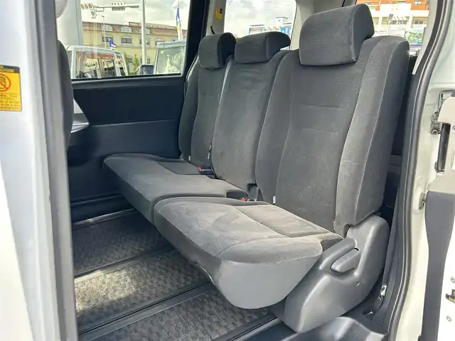 トヨタ ノア X スペシャルエディション 沖縄県 2013(平25)年 7万km ホワイトパールクリスタルシャイン (株)IDOMが運営する【じしゃロンコザ店】の自社ローン専用車両になりますこちらは現金またはオートローンご利用時の価格です。自社ローンご希望の方は別途その旨お申付け下さい/純正ナビ　/フルセグＴＶ/Ｂｌｕｅｔｏｏｔｈ接続　/バックカメラ　/両側パワースライドドア　/純正フロアマット　/純正アルミホイール　/オートライト　/キセノンライト　/プッシュスタート　/スマートキー