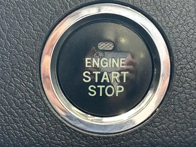 トヨタ ノア X スペシャルエディション 沖縄県 2013(平25)年 7万km ホワイトパールクリスタルシャイン (株)IDOMが運営する【じしゃロンコザ店】の自社ローン専用車両になりますこちらは現金またはオートローンご利用時の価格です。自社ローンご希望の方は別途その旨お申付け下さい/純正ナビ　/フルセグＴＶ/Ｂｌｕｅｔｏｏｔｈ接続　/バックカメラ　/両側パワースライドドア　/純正フロアマット　/純正アルミホイール　/オートライト　/キセノンライト　/プッシュスタート　/スマートキー