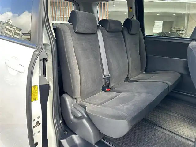 トヨタ ノア X スペシャルエディション 沖縄県 2013(平25)年 7万km ホワイトパールクリスタルシャイン (株)IDOMが運営する【じしゃロンコザ店】の自社ローン専用車両になりますこちらは現金またはオートローンご利用時の価格です。自社ローンご希望の方は別途その旨お申付け下さい/純正ナビ　/フルセグＴＶ/Ｂｌｕｅｔｏｏｔｈ接続　/バックカメラ　/両側パワースライドドア　/純正フロアマット　/純正アルミホイール　/オートライト　/キセノンライト　/プッシュスタート　/スマートキー