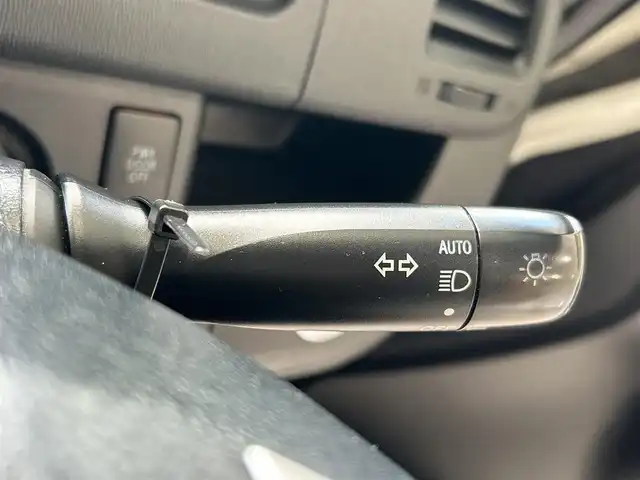 トヨタ ノア X スペシャルエディション 沖縄県 2013(平25)年 7万km ホワイトパールクリスタルシャイン (株)IDOMが運営する【じしゃロンコザ店】の自社ローン専用車両になりますこちらは現金またはオートローンご利用時の価格です。自社ローンご希望の方は別途その旨お申付け下さい/純正ナビ　/フルセグＴＶ/Ｂｌｕｅｔｏｏｔｈ接続　/バックカメラ　/両側パワースライドドア　/純正フロアマット　/純正アルミホイール　/オートライト　/キセノンライト　/プッシュスタート　/スマートキー