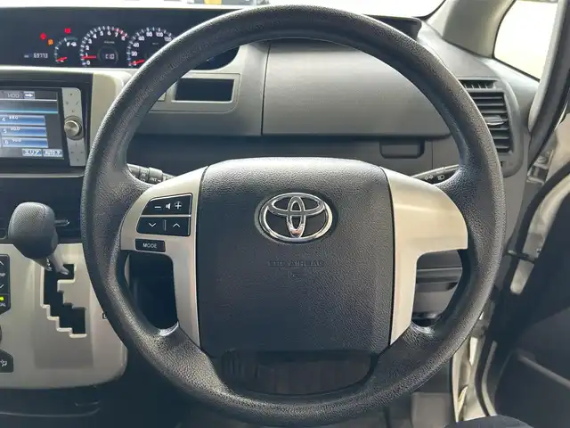 トヨタ ノア X スペシャルエディション 沖縄県 2013(平25)年 7万km ホワイトパールクリスタルシャイン (株)IDOMが運営する【じしゃロンコザ店】の自社ローン専用車両になりますこちらは現金またはオートローンご利用時の価格です。自社ローンご希望の方は別途その旨お申付け下さい/純正ナビ　/フルセグＴＶ/Ｂｌｕｅｔｏｏｔｈ接続　/バックカメラ　/両側パワースライドドア　/純正フロアマット　/純正アルミホイール　/オートライト　/キセノンライト　/プッシュスタート　/スマートキー