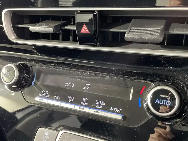 トヨタ アクア G 福岡県 2021(令3)年 4.7万km プラチナホワイトパールマイカ 禁煙車/純正ディスプレイオーディオ/・AM/FM/BT/フルセグTV/・バックモニター/トヨタセーフティセンス/前方ドライブレコーダー/ETC/AC100V/スマートキー/・プッシュスタート/ステアリングリモコン/純正フロアマット