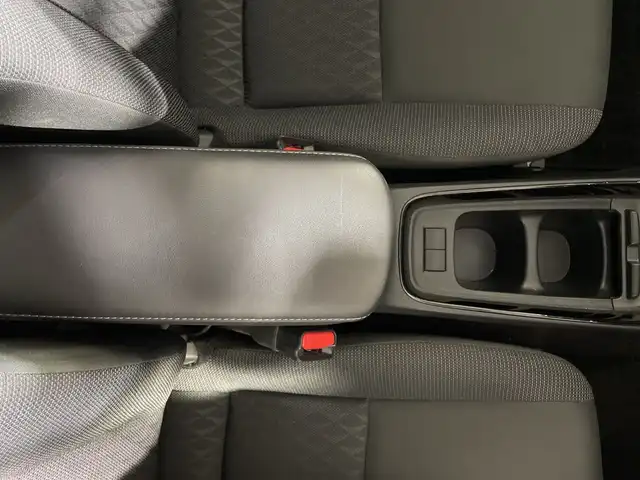 トヨタ アクア G 福岡県 2021(令3)年 4.7万km プラチナホワイトパールマイカ 禁煙車/純正ディスプレイオーディオ/・AM/FM/BT/フルセグTV/・バックモニター/トヨタセーフティセンス/前方ドライブレコーダー/ETC/AC100V/スマートキー/・プッシュスタート/ステアリングリモコン/純正フロアマット