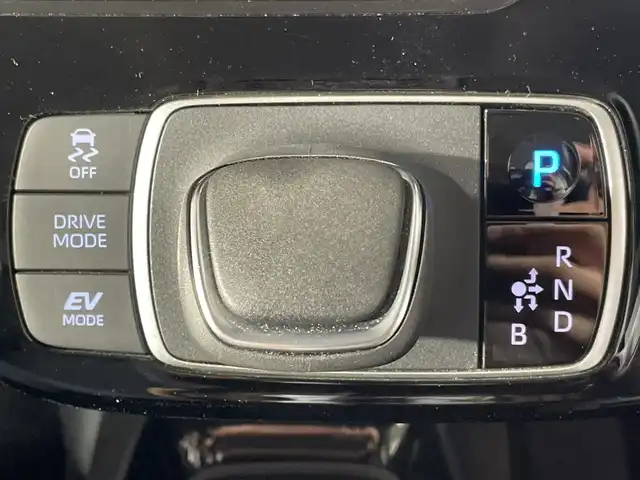 トヨタ アクア G 福岡県 2021(令3)年 4.7万km プラチナホワイトパールマイカ 禁煙車/純正ディスプレイオーディオ/・AM/FM/BT/フルセグTV/・バックモニター/トヨタセーフティセンス/前方ドライブレコーダー/ETC/AC100V/スマートキー/・プッシュスタート/ステアリングリモコン/純正フロアマット