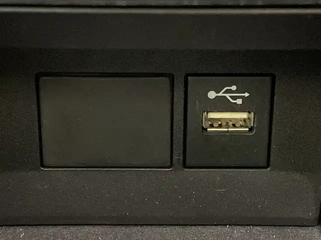 トヨタ アクア G 福岡県 2021(令3)年 4.7万km プラチナホワイトパールマイカ 禁煙車/純正ディスプレイオーディオ/・AM/FM/BT/フルセグTV/・バックモニター/トヨタセーフティセンス/前方ドライブレコーダー/ETC/AC100V/スマートキー/・プッシュスタート/ステアリングリモコン/純正フロアマット