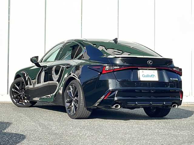 レクサス ＩＳ 300h Fスポーツ 福岡県 2024(令6)年 1.2万km グラファイトブラックガラスフレーク 純正メーカーナビ/　（AM/FM/CD/DVD/USB/Bluetooth/SD/AUX/フルセグ）/ムーンルーフ/３眼LEDヘッドライト/パノラマミックビューモニター/オレンジキャリパー/シートヒーター（D席＋N席）/ステアリングヒーター/ブラインドスポットモニター/レーダークルーズコントロール/オートハイビーム/ETC2.0/前後ドライブレコーダー/D+N席パワーシート/レザーシート/D+N席シートヒーター/純正19インチアルミホイール/パドルシフト