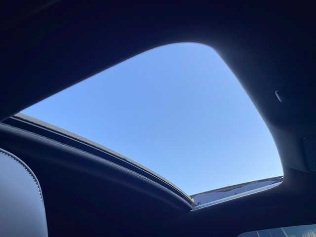 レクサス ＩＳ 300h Fスポーツ 福岡県 2024(令6)年 1.2万km グラファイトブラックガラスフレーク 純正メーカーナビ/　（AM/FM/CD/DVD/USB/Bluetooth/SD/AUX/フルセグ）/ムーンルーフ/３眼LEDヘッドライト/パノラマミックビューモニター/オレンジキャリパー/シートヒーター（D席＋N席）/ステアリングヒーター/ブラインドスポットモニター/レーダークルーズコントロール/オートハイビーム/ETC2.0/前後ドライブレコーダー/D+N席パワーシート/レザーシート/D+N席シートヒーター/純正19インチアルミホイール/パドルシフト